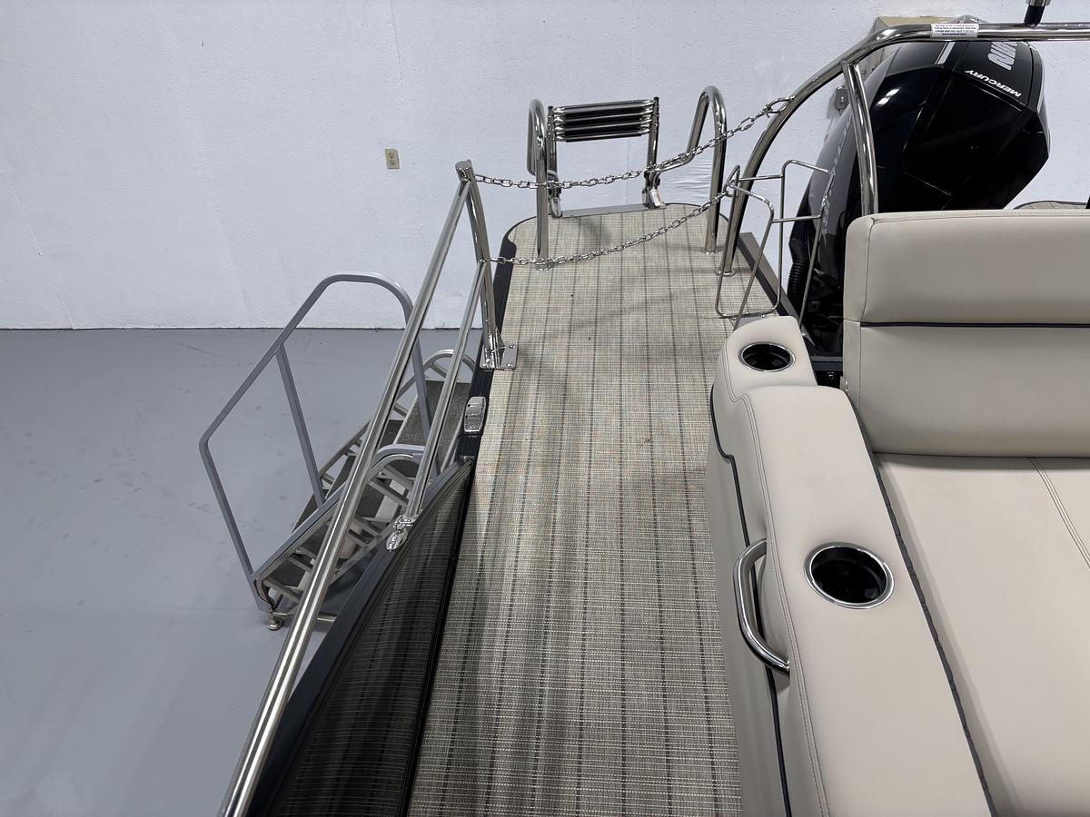 Used 2019 Barletta Boats L23UC
