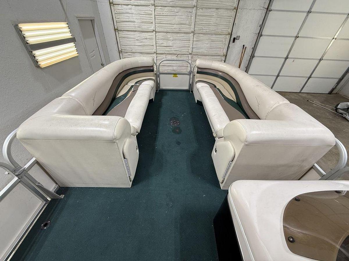 Used 1999 Starcraft Stardeck 240 Elite