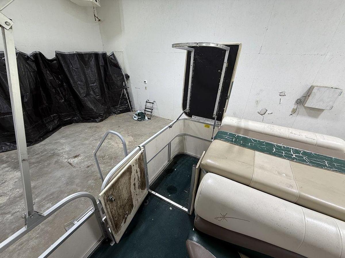 Used 1999 Starcraft Stardeck 240 Elite
