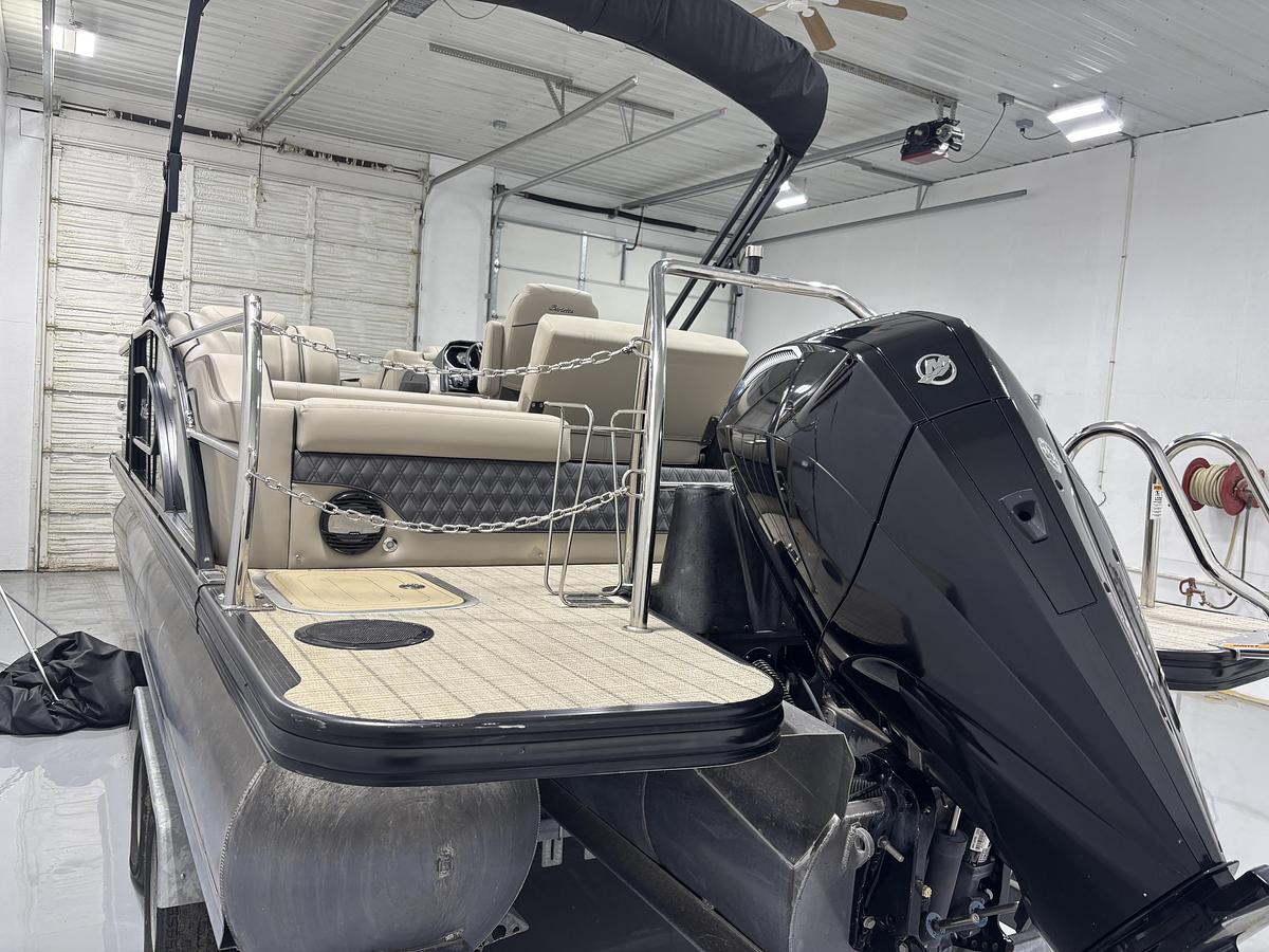 Used 2019 Barletta Boats L23UC