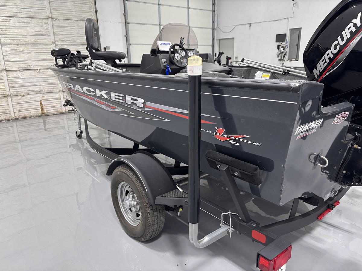 Used 2021 Tracker Pro Guide V-16