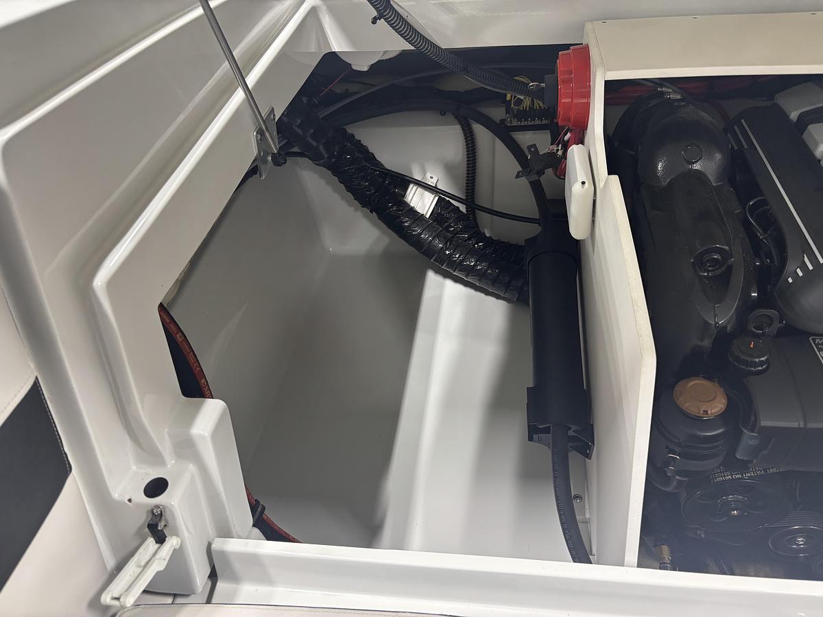 Used 2021 Crownline 210SS