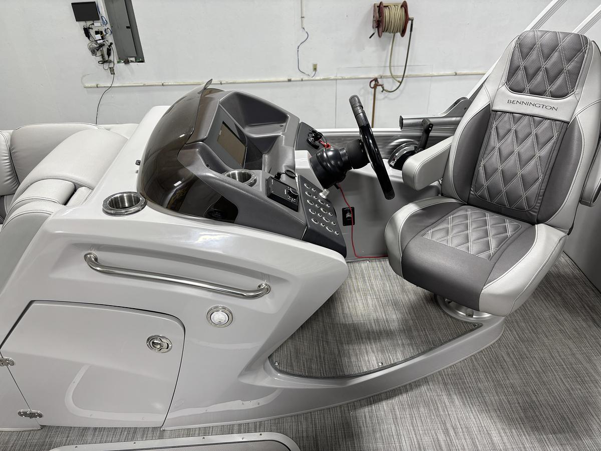 Used 2021 Bennington 23RFB ESP Tritoon