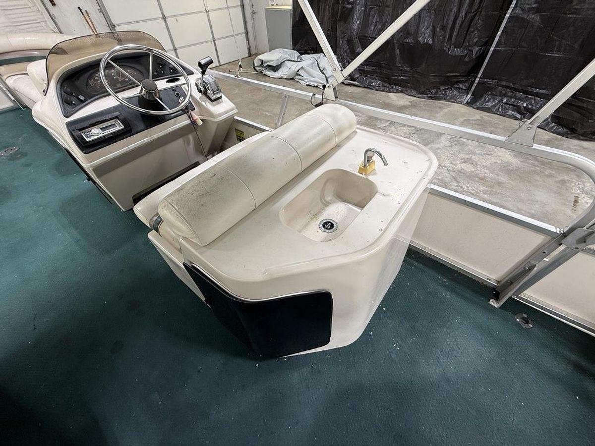 Used 1999 Starcraft Stardeck 240 Elite