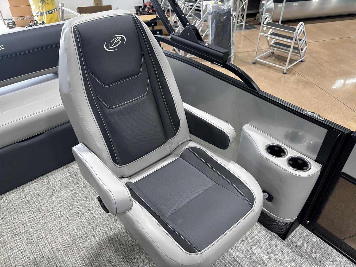 2027 Barletta Boats Cabrio C22UC