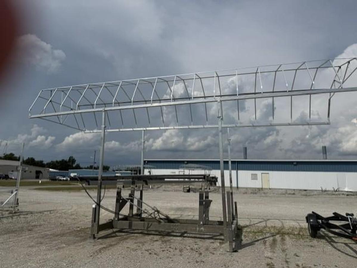 Used Used 6100# Hydraulic Lift 