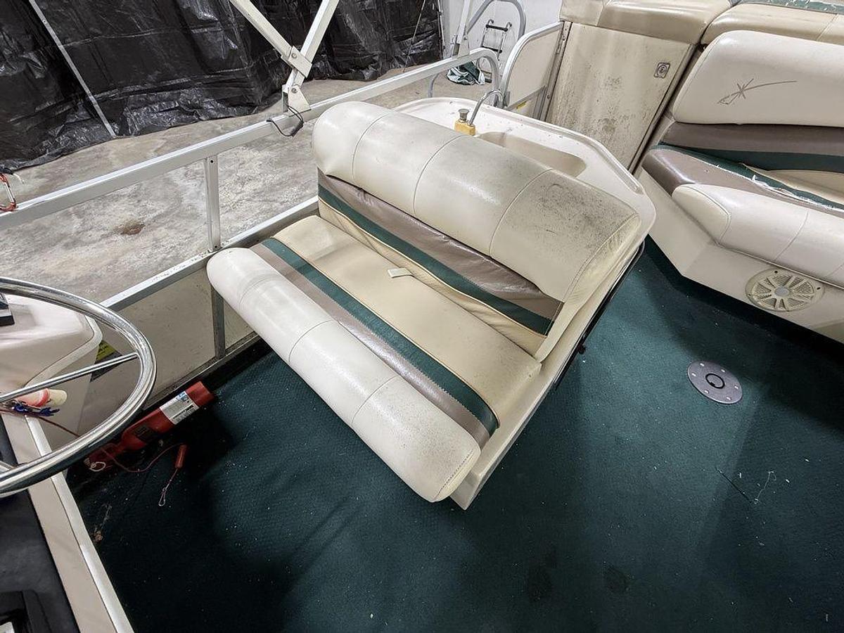 Used 1999 Starcraft Stardeck 240 Elite