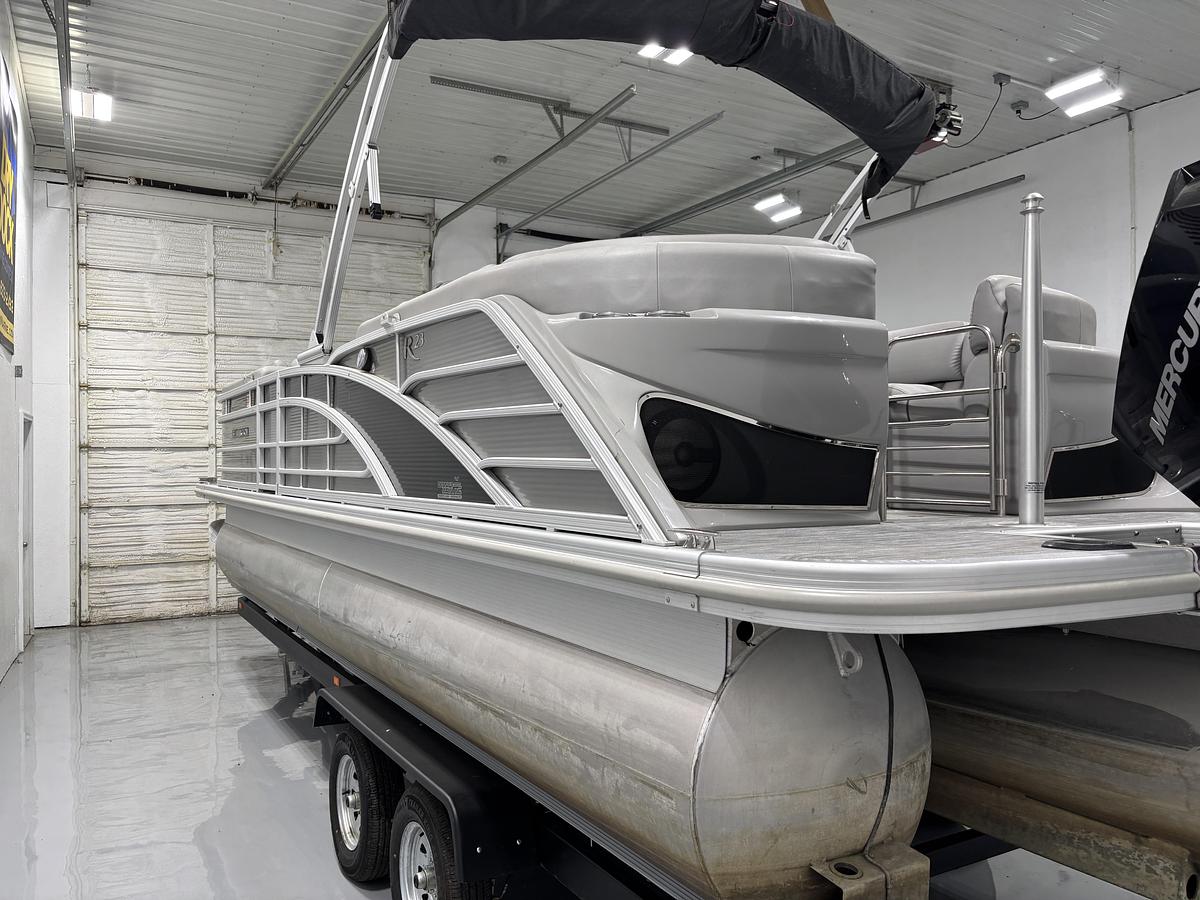 Used 2021 Bennington 23RFB ESP Tritoon