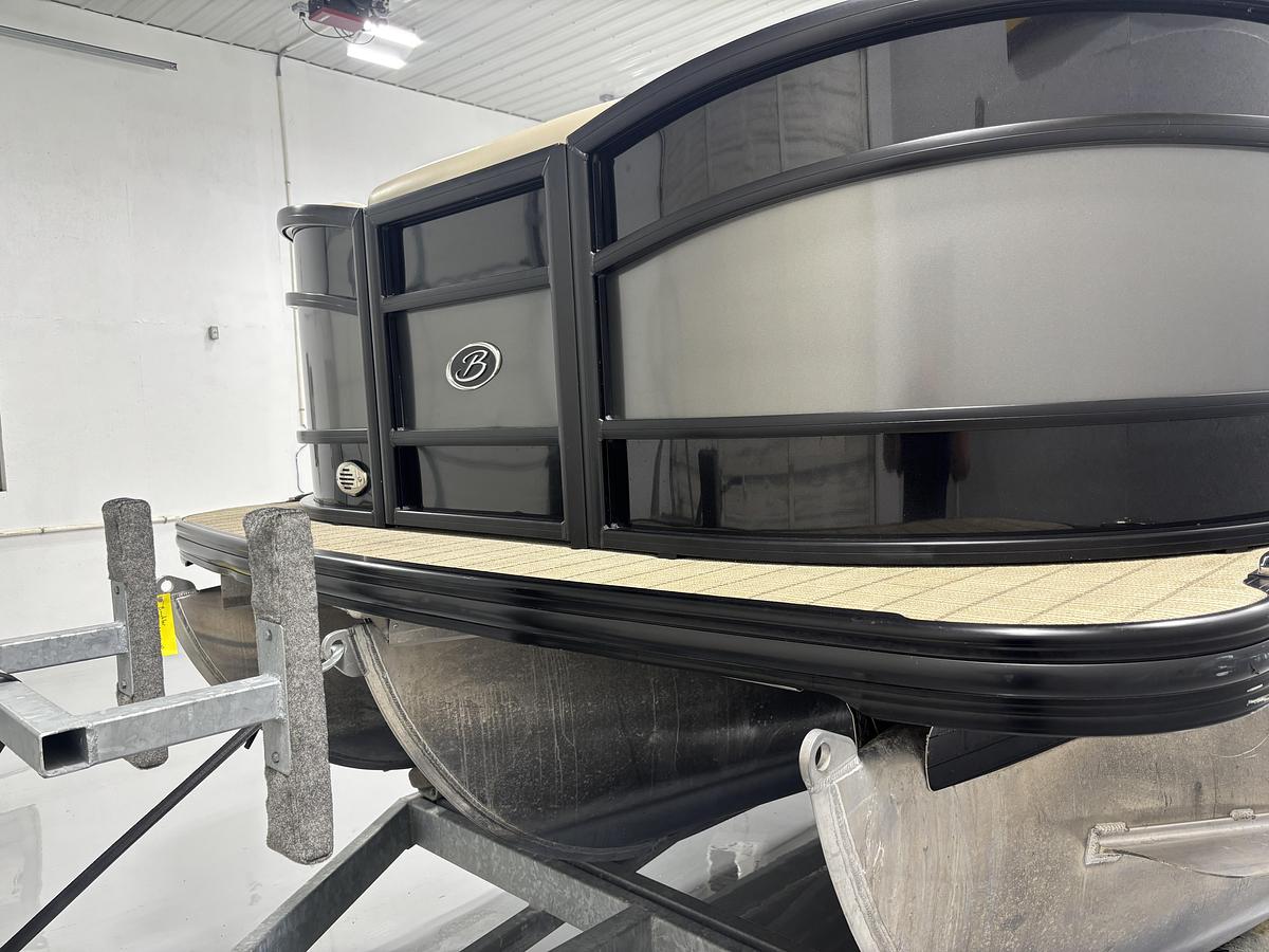 Used 2019 Barletta Boats L23UC