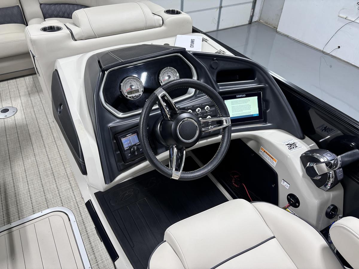 Used 2019 Barletta Boats L23UC