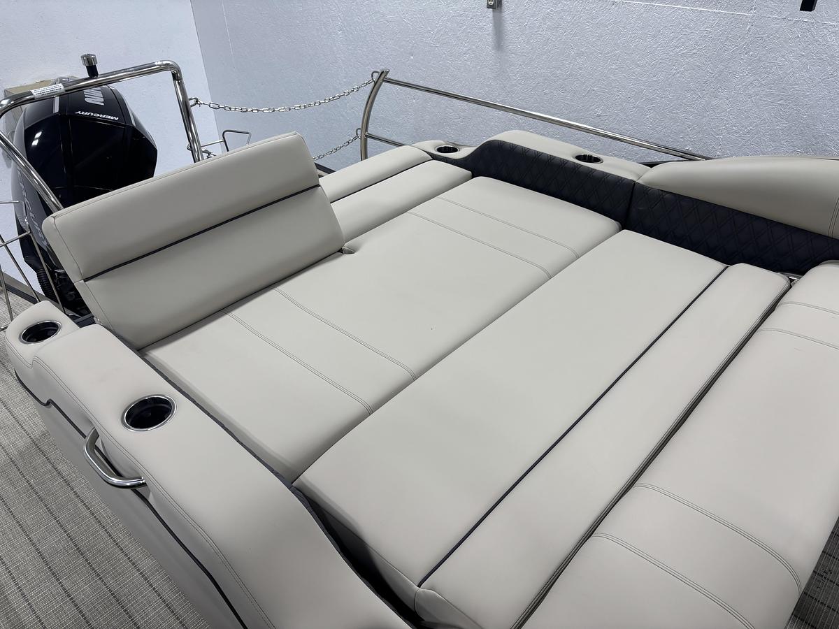 Used 2019 Barletta Boats L23UC