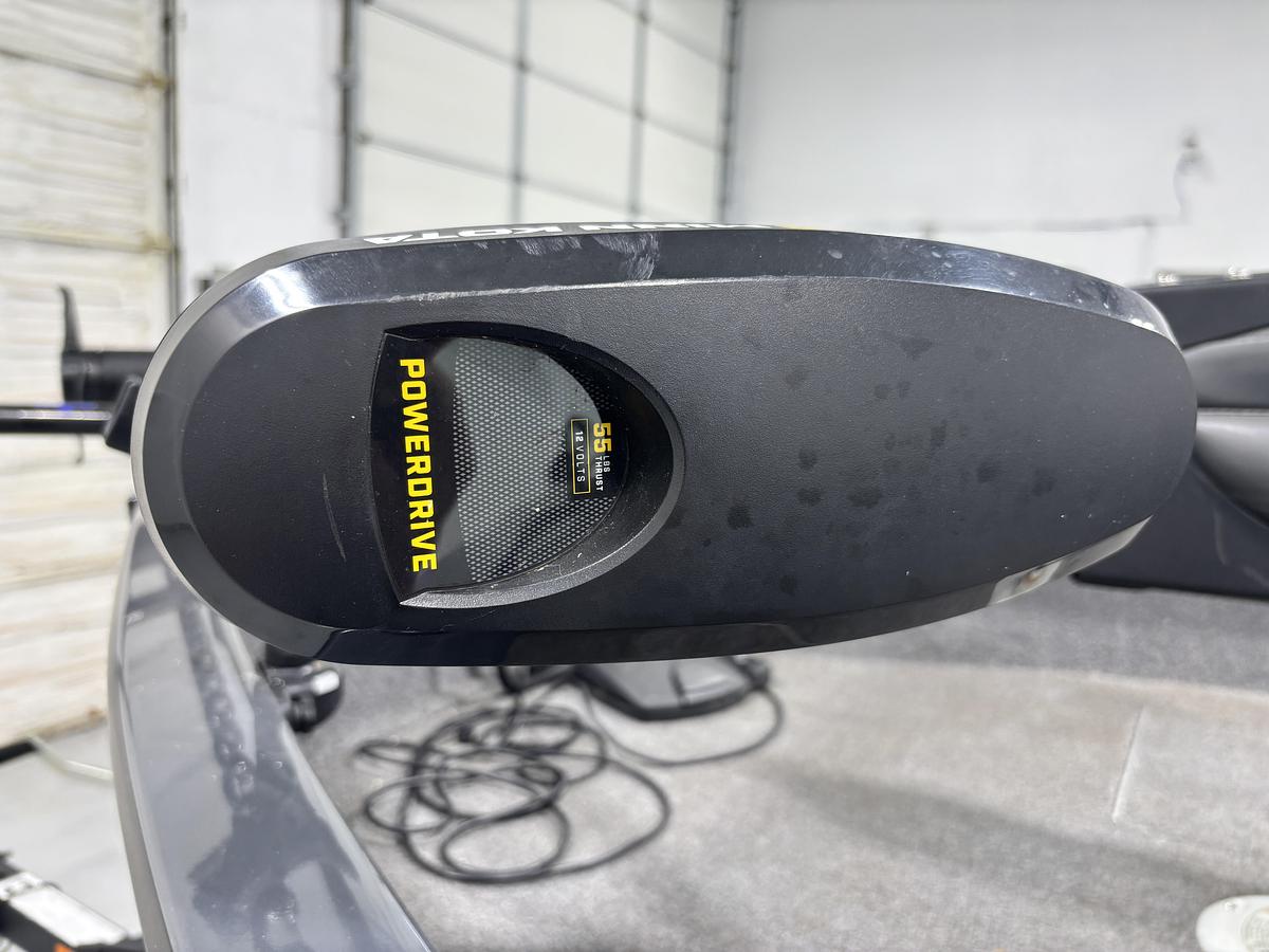 Used 2021 Tracker Pro Guide V-16