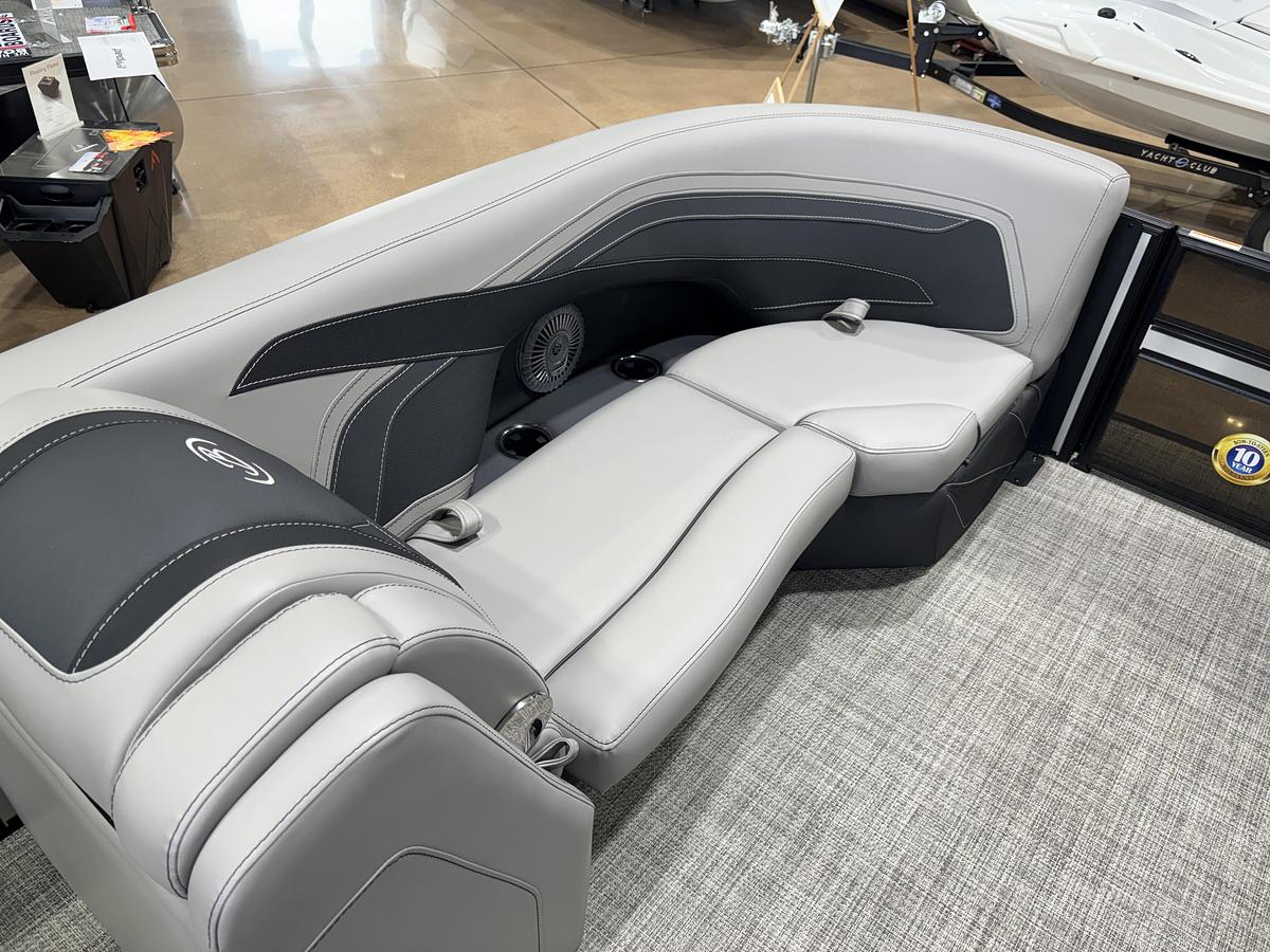 2027 Barletta Boats Cabrio C22UC