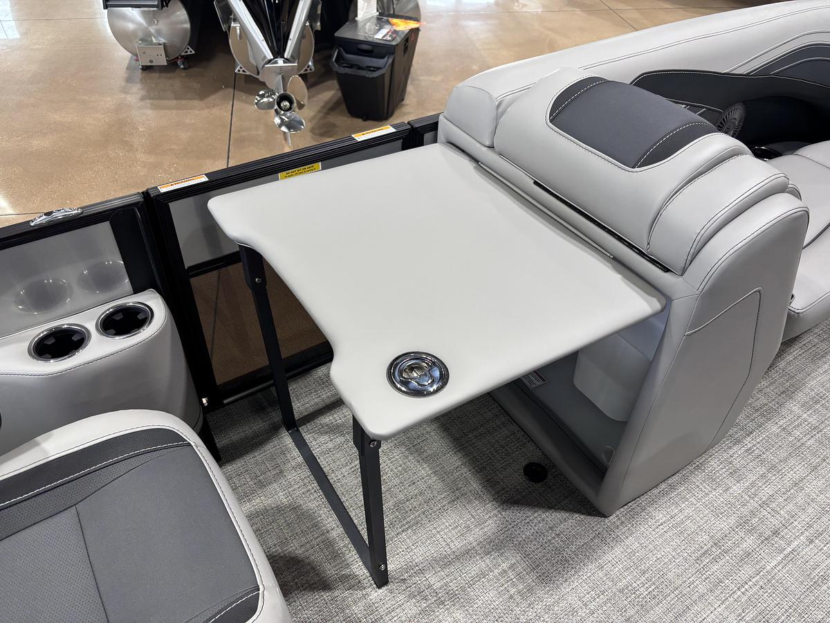 2027 Barletta Boats Cabrio C22UC