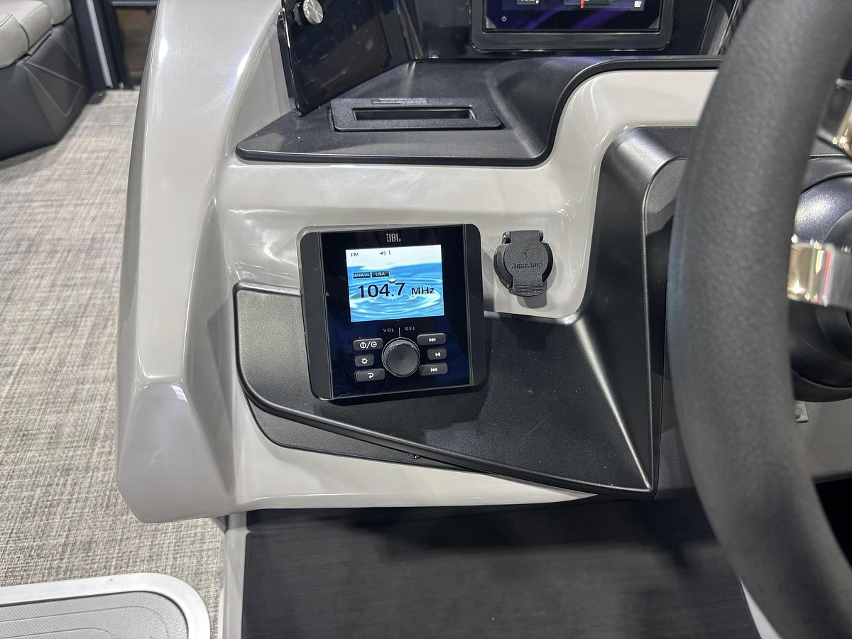 2027 Barletta Boats Cabrio C22UC