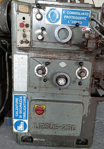 Used Ursus Lathe Machine 1.5mx250x500mm