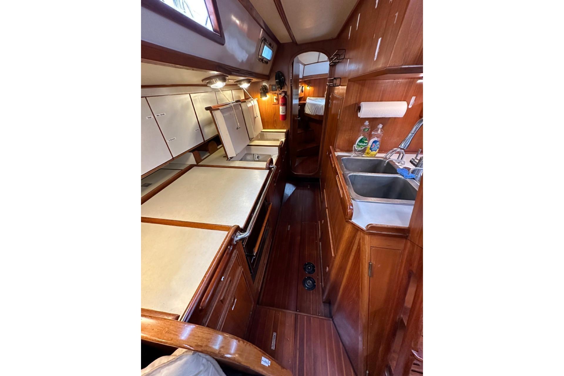 Used 1989 Hylas 44