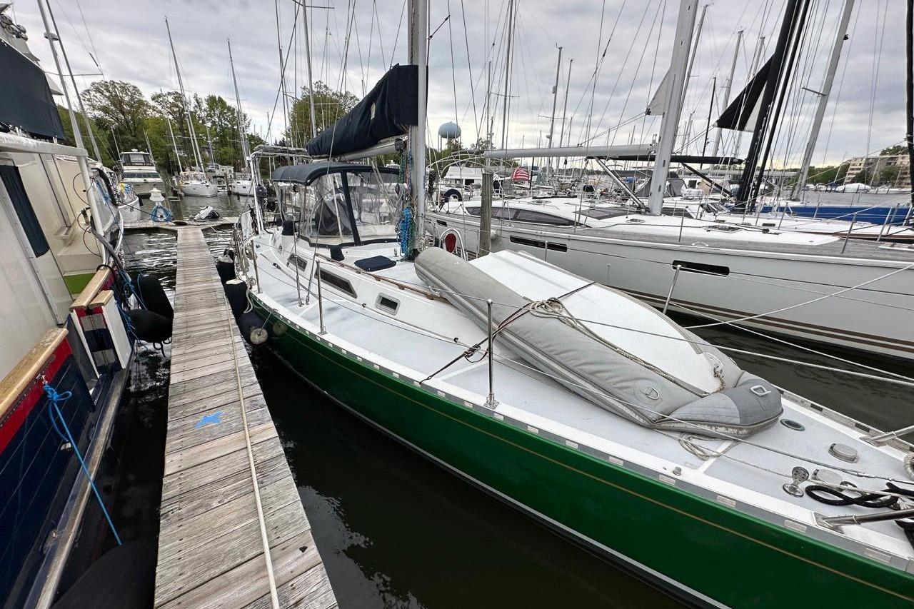 Used 1989 Hylas 44