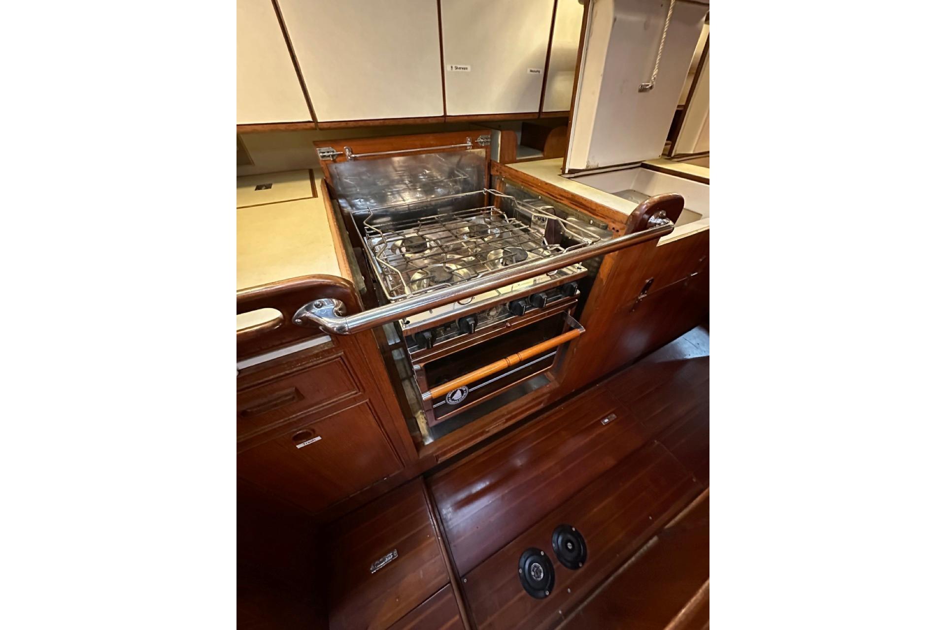 Used 1989 Hylas 44