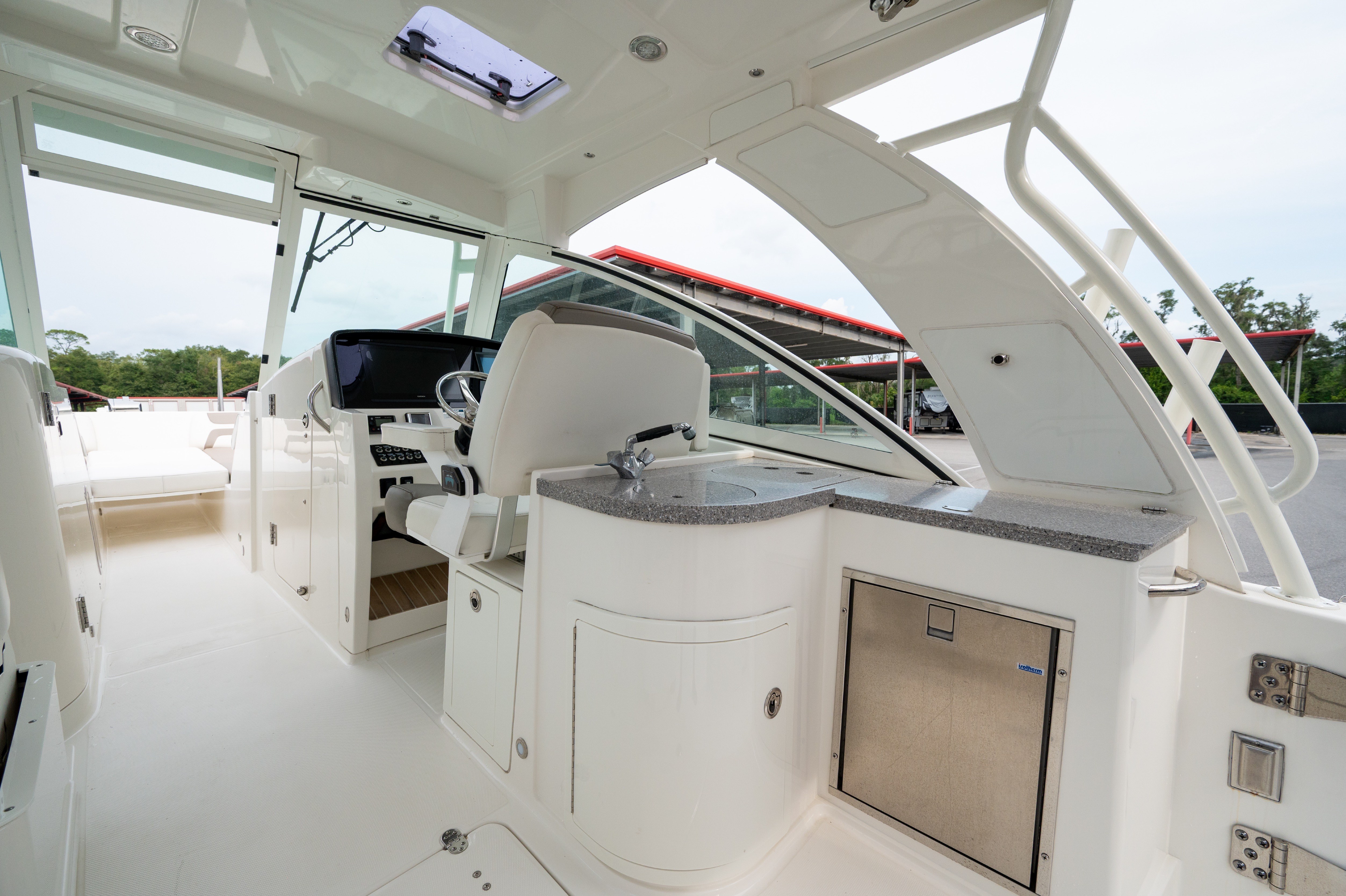 Used 2020 World Cat 320 DC