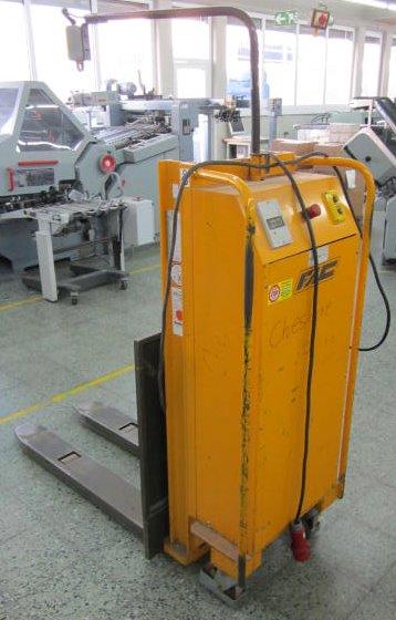 Used Pallet lifts FAC