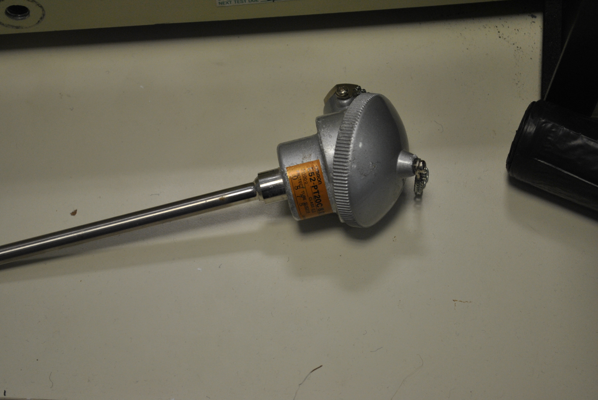 Used omron e52-pt20c 8.0 temperature sensor