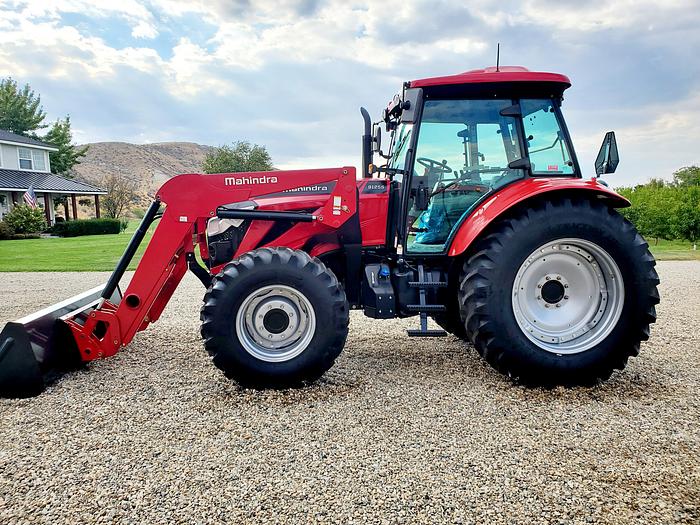 New 125 hp Mahindra 9125S Tractor w/ Loader ** 5 hrs - Never Used
