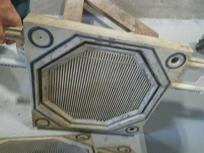 Used 470 MM Gasketed Filter Press Plates - Set of 7 one price! Filterpress
