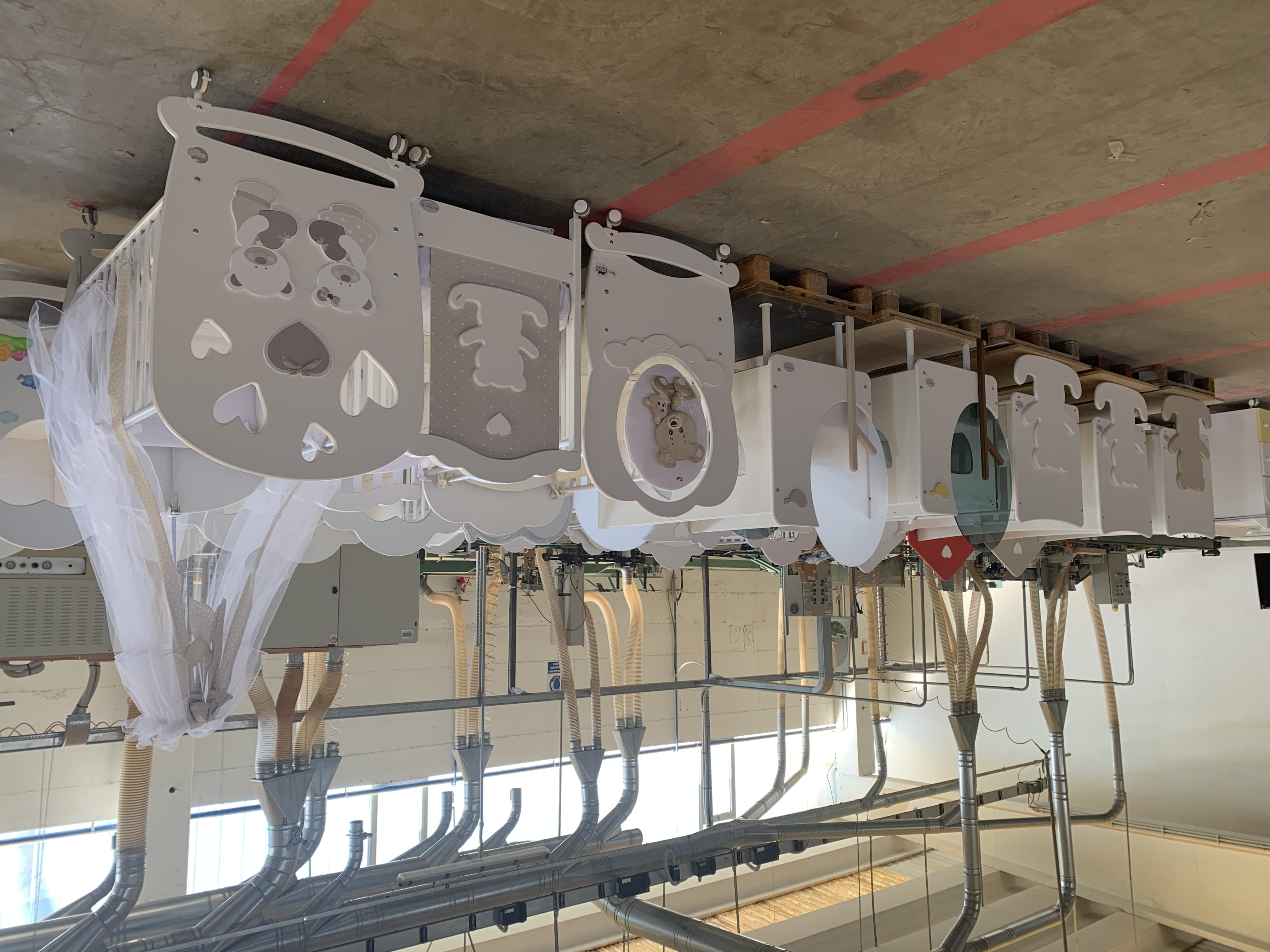 Usato Magazzino completo di una fabbrica di produzione lettini di alta qualità