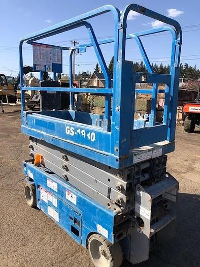 Used 2014 GENIE GS-1930 2WD DC Scissor Lift