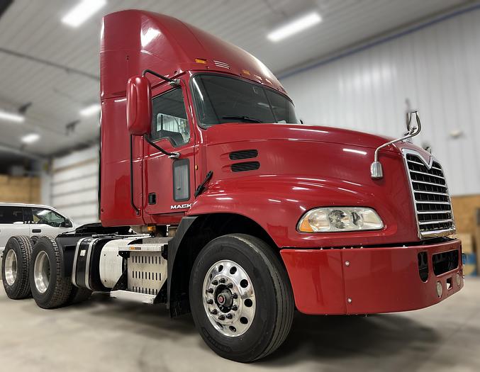 Used 2014 Mack CXU613