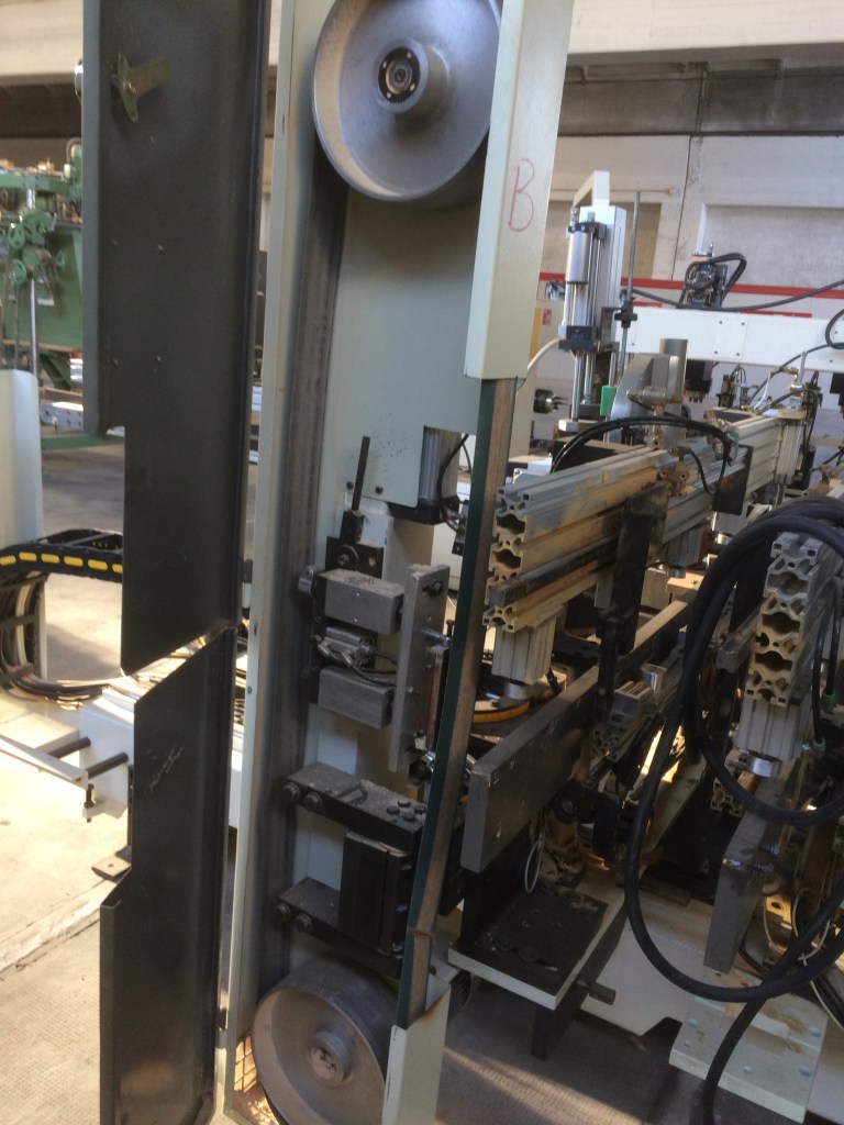 Usato 2008 Fresatrice Levigatrice Troncatrice per gambe di sedia o elementi simili