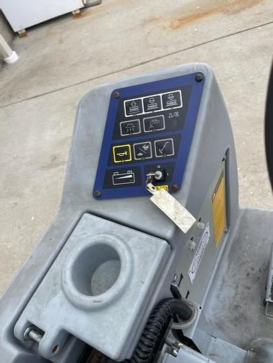 Used 2016 ADVANCE X3520C RIDER FLOOR SCRUBBER (CYLINDRICAL) (BATTERY)