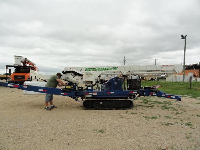 Used 2014 skylift/ versalift SUPER ARBORIST 53/VST521