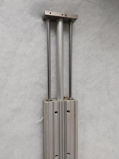 Gebraucht Kompaktschlitten mit Führungsstange, Motor driver LXPB2SA-200S-Q, SMC,  gebraucht-Top