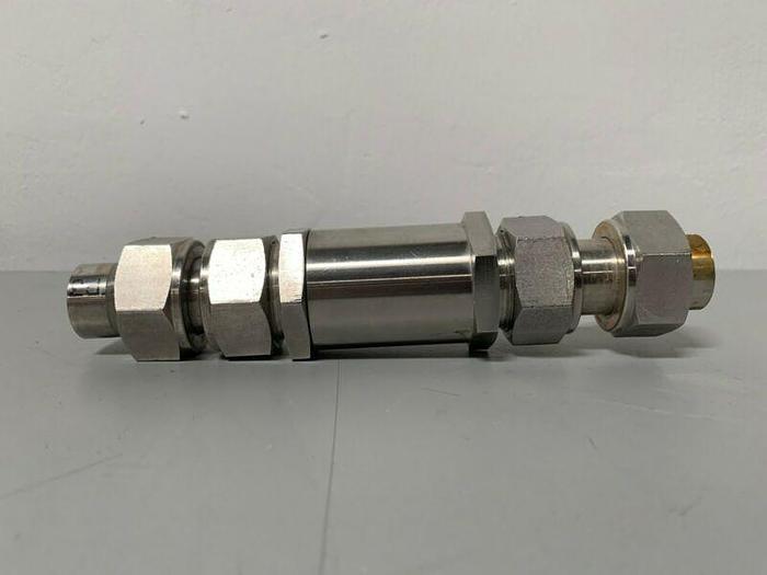 Used Swagelok SS-16C-1 Stainless Steel Check Valve 1 PSI w/ 1" Compression Fittings