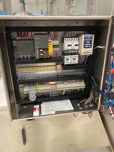 D'occasion COMPLETE FILLING AND CAPPING SYSTEM