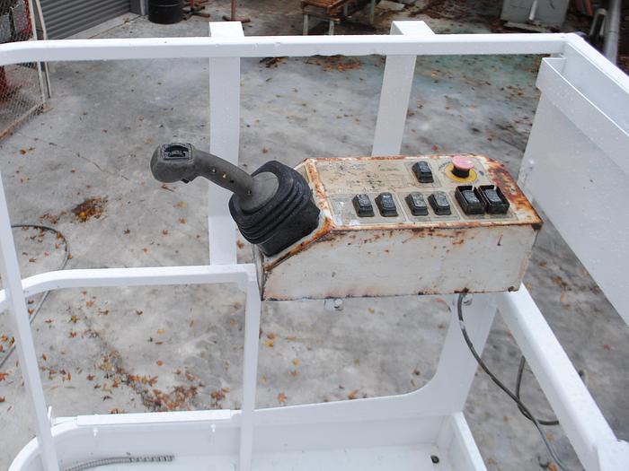 Used Altec LS63 on 2015 International 4300 SBA 4x2 Reg Cab Flatbed Truck - M37501