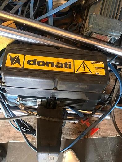 Usato GRU A BANDIERA ELEPHANT