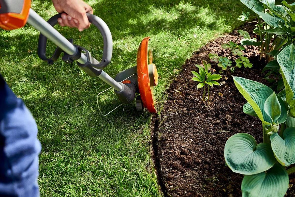 Husqvarna 110iL FLXi with Trimmer Attachment (battery and charger included)