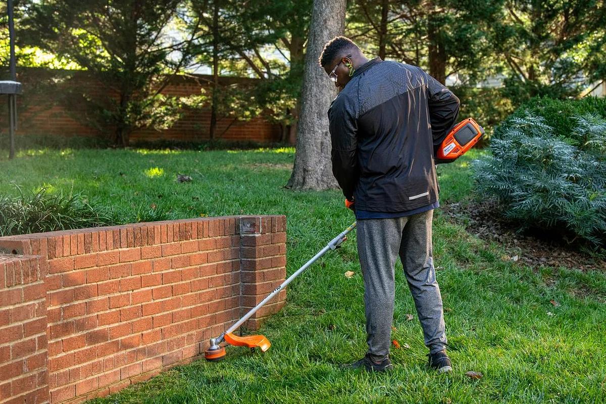Husqvarna 330iKL Combi Switch + String Trimmer (battery and charger included)