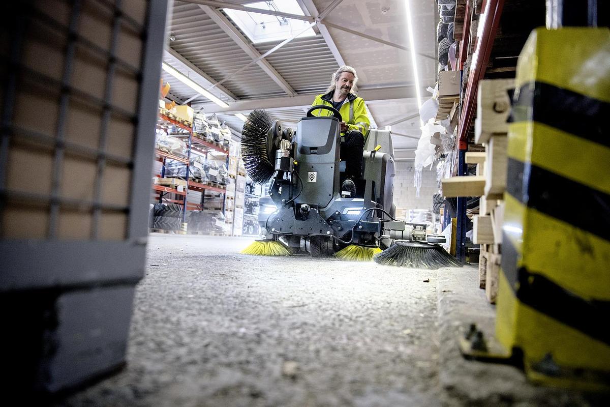 Vacuum sweeper KM 100/120 R Bp Pack 4SB