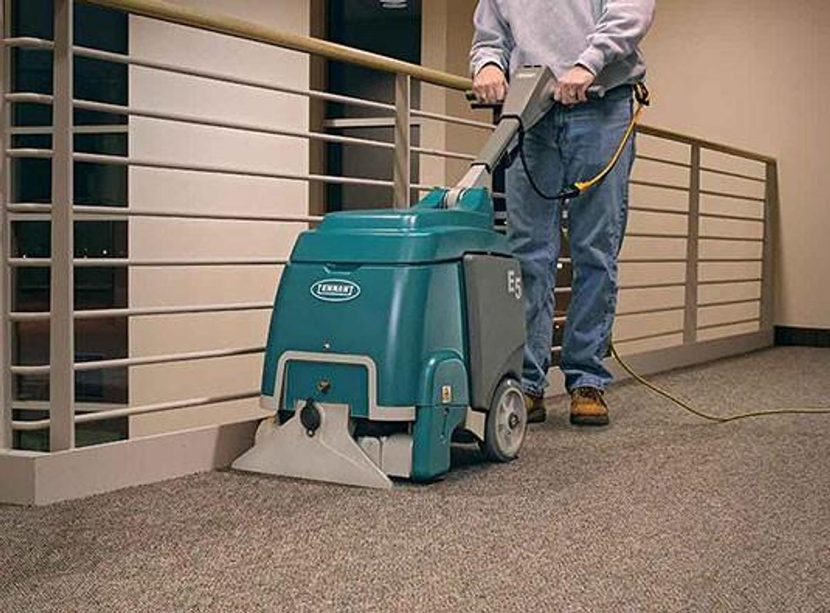 E5 Compact Low-Profile Carpet Extractor