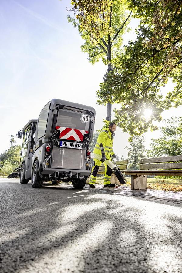 Vacuum sweeper MC 150