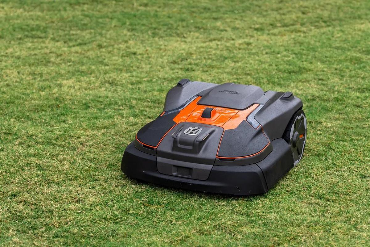 Automower® 580L EPOS® (Exclusive to Golf and Sports Turf dealers)