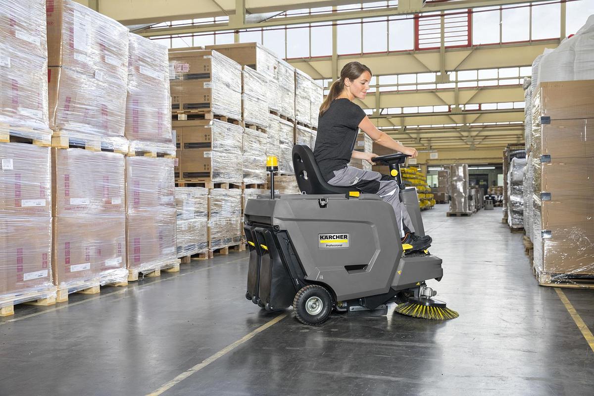 Vacuum sweeper KM 85/50 R Bp Pack 2SB