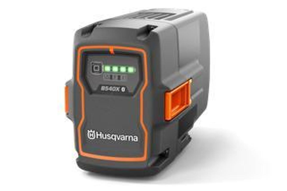 Husqvarna Weed Eater® 320iL (tool only)