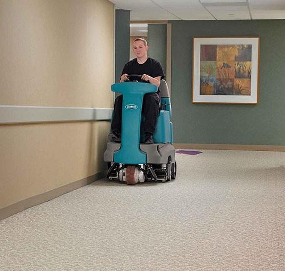 R14 Ride-On Carpet Extractor