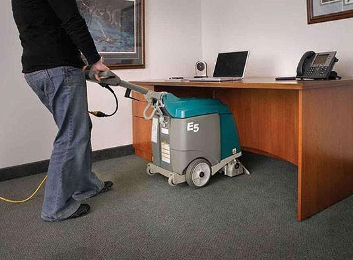 E5 Compact Low-Profile Carpet Extractor
