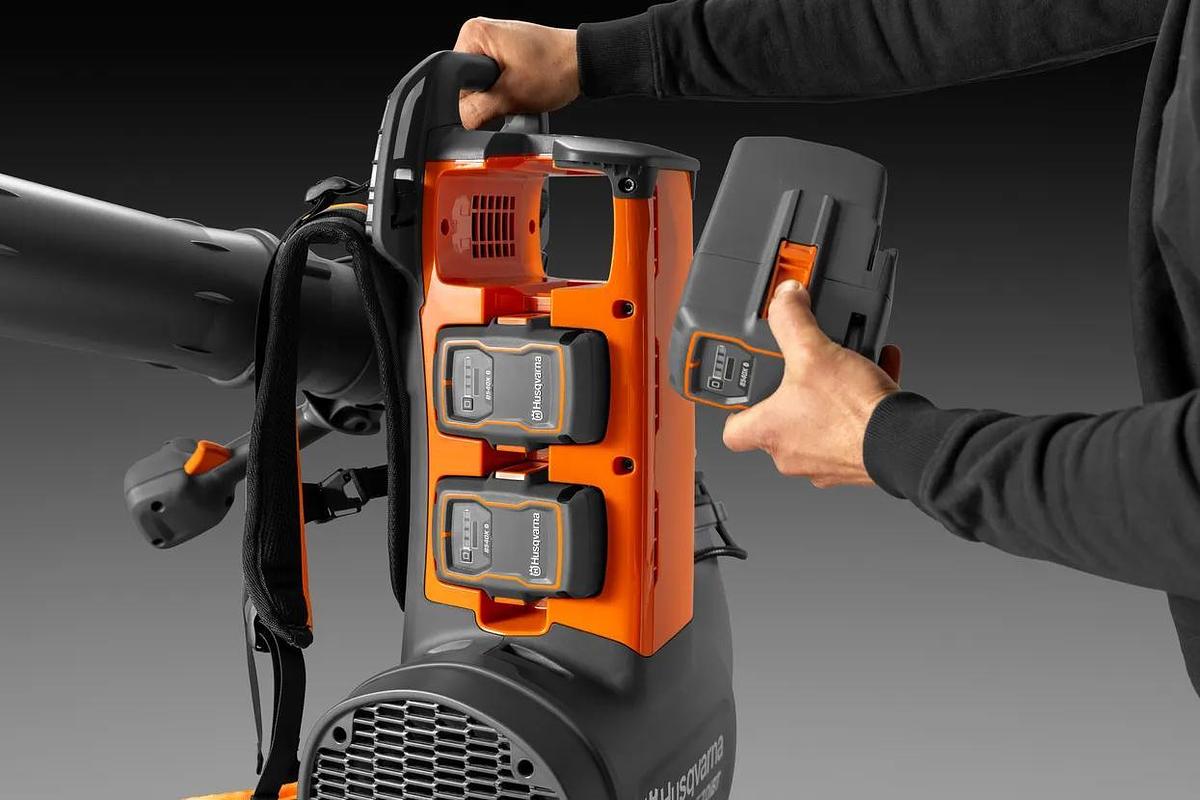 Husqvarna 570iBT (batteries and charger included)